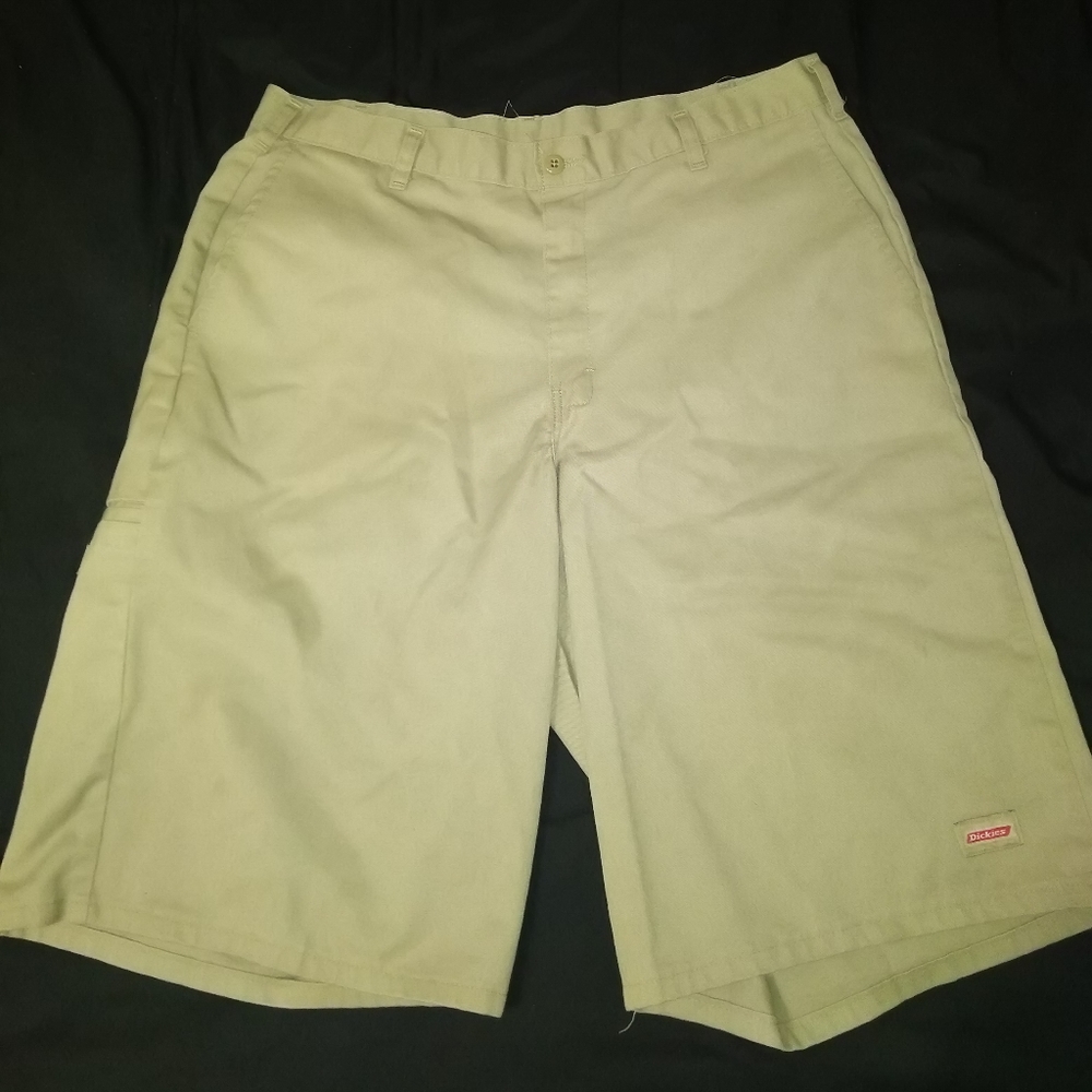 Kaki Dickies shorts
